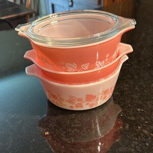 Pyrex pink Gooseberry casserole dishes  in perfect condition